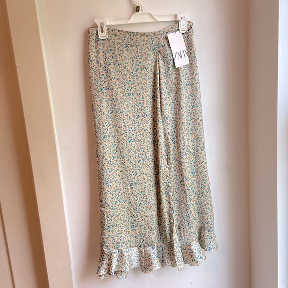 Zara Dresses & Skirts - Zara | Midi Floral Skirt | NWT